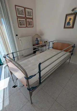 Letto ortopedico con materasso e sponde