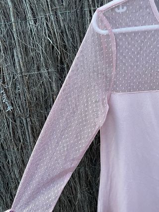 Camiseta plumeti en rosa de Stradivarius