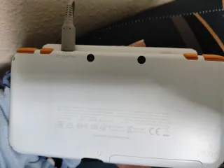 Nintendo New 2DS XL Blanca y Naranja