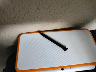 Nintendo New 2DS XL Blanca y Naranja