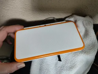 Nintendo New 2DS XL Blanca y Naranja