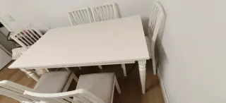 Mesa y 6 sillas de madera blanca