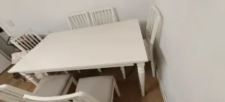 Mesa y 6 sillas de madera blanca