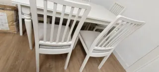 Mesa y 6 sillas de madera blanca