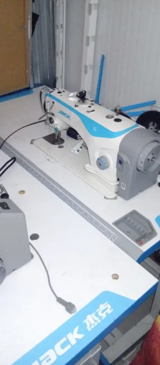 Macchina da cucire JACK F4 ed E4s