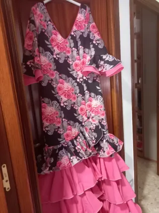 Traje de flamenca negro y turquesa