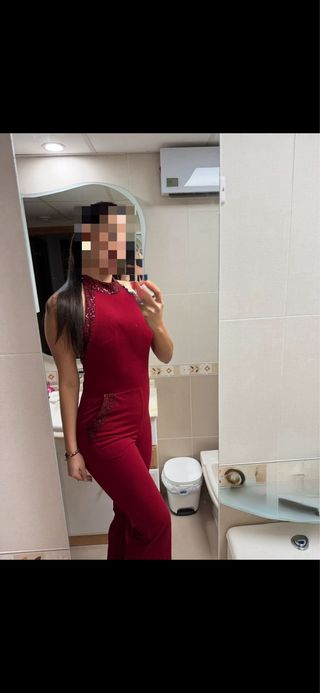 Mono largo rojo con lentejuelas