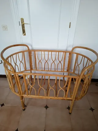 Precioso Moisés ,cuna de mimbre.Perfecto estado.