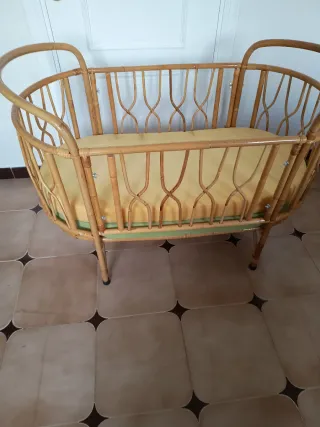 Precioso Moisés ,cuna de mimbre.Perfecto estado.