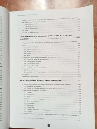 Libro Auxiliar de biblioteca, universidad Nebrija