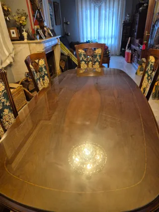 Mesa de comedor ovalada y 6 sillas 2 son sillones