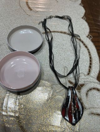 Collana con pendente in vetro