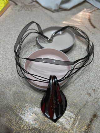 Collana con pendente in vetro