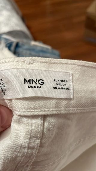 Falda vaquera blanca con rotos