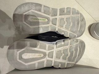 Zapatillas Skechers Niños Negras y Verdes.Talla 34