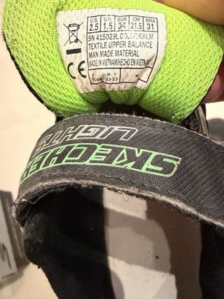 Zapatillas Skechers Niños Negras y Verdes.Talla 34