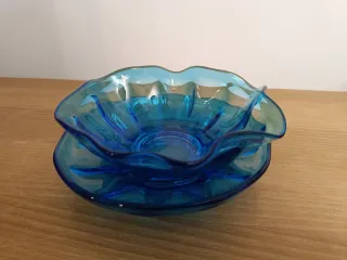 Taça com prato em vidro azul