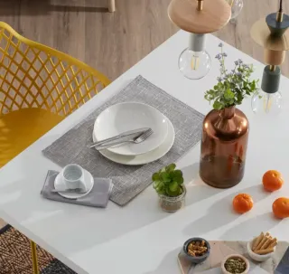 Mesa de comedor sin patas.