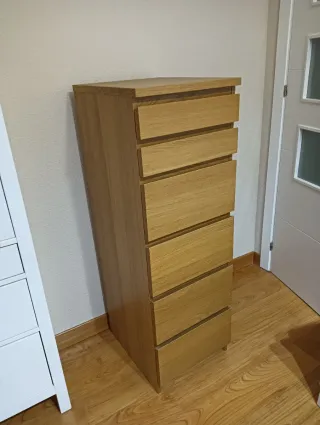 Cajonera de madera clara