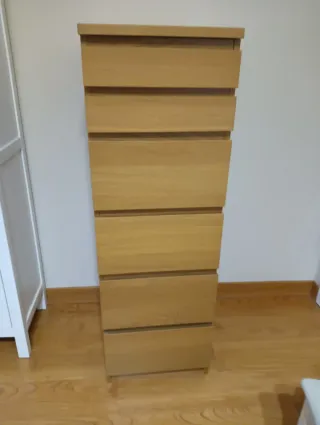 Cajonera de madera clara