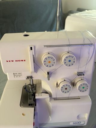 Máquina Overlock New Home Janome