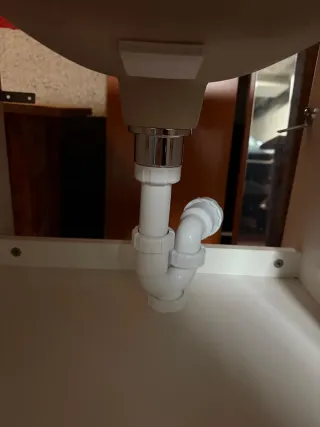 Lavabo de 52cm blanco con grifo Roca