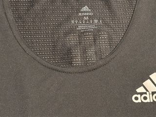 Camiseta sin mangas deportiva Adidas negra