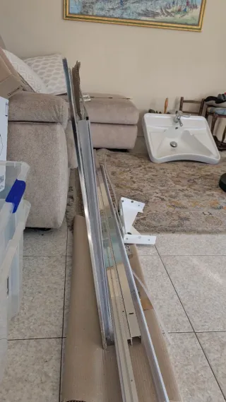 Box doccia in vetro e metallo