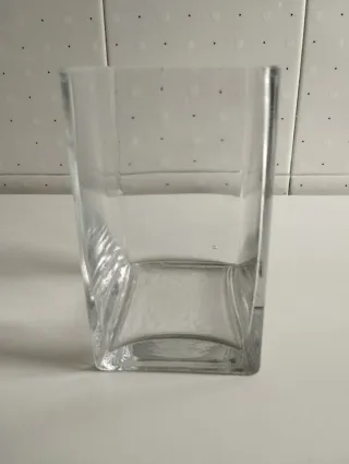 Jarrón cubo de cristal estilo minimalista