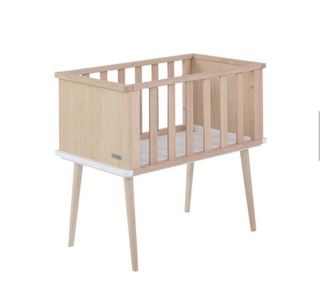 Cuna de bebé de madera