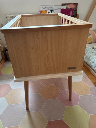 Cuna de bebé de madera