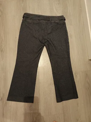 Vaqueros ¾ acampanados con cinturón