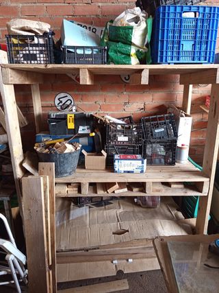Estantería de madera de pallets resistente