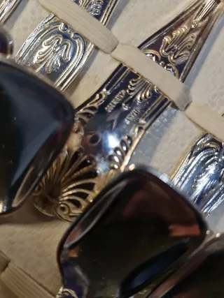 Cubertería de metal plateada