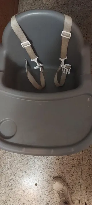 Trona bebé gris con arnés