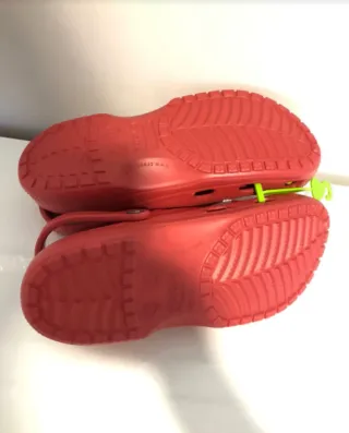 Crocs Baya Talla 42-43 Rojas