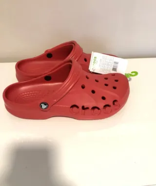 Crocs Baya Talla 42-43 Rojas