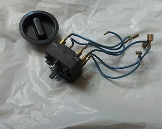 Selector 220v 3 posiciones y paro. 15A