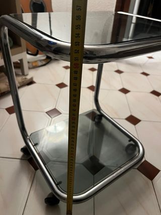 Mesa auxiliar vintage años 70 con ruedas y vidrio