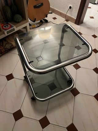 Mesa auxiliar vintage años 70 con ruedas y vidrio
