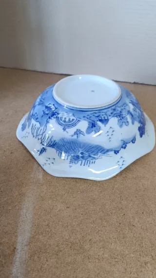 Taça pintada à mão em porcelana