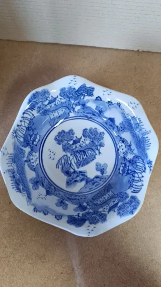 Taça pintada à mão em porcelana