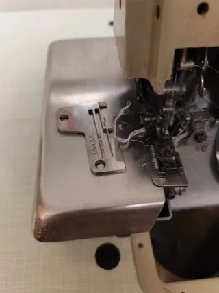 Remalladora industrial 3 hilos Rimoldi