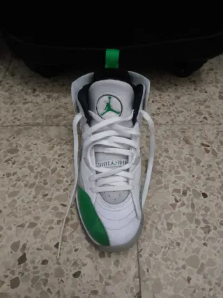 Jordan Jumpman Two Trey Blancas y Verde