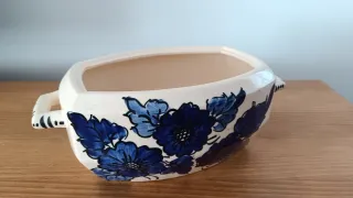 Terrina pintada à mão com flores azuis