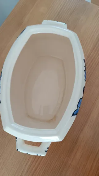 Terrina pintada à mão com flores azuis