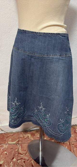 Falda vaquera con bordados