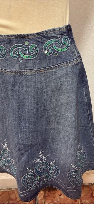 Falda vaquera con bordados