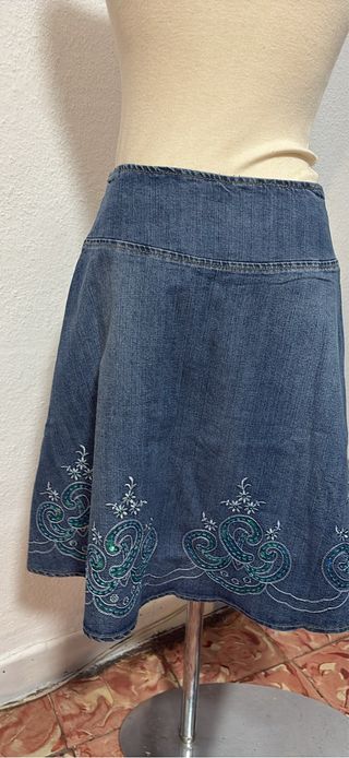 Falda vaquera con bordados