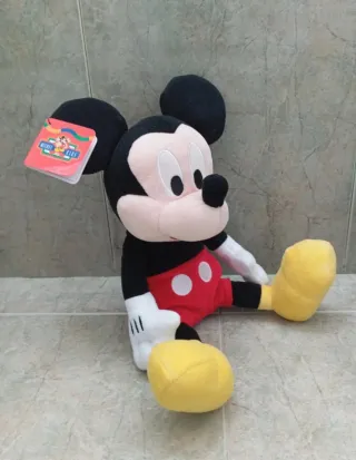 Peluche Mickey Mouse traído de  Disneyland Paris!